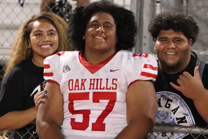 Tupou "Pou" Tatofi (middle) with his sister Linda (left) and brother Alfred.
